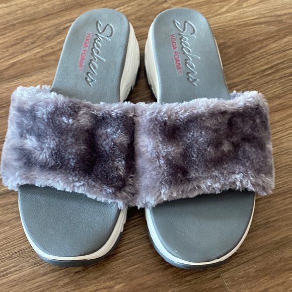 Skechers womens D'lites - Double Date chunky platform fuzzy faux fur gray Sz 11 - Picture 2 of 6